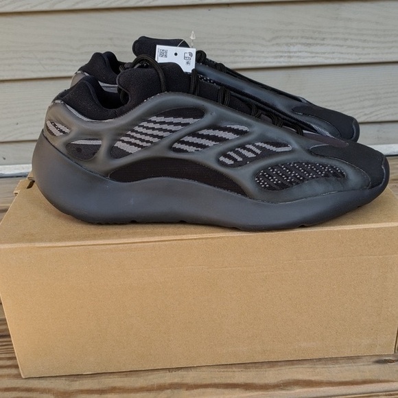 Yeezy 700 V3 Alvah - Picture 2 of 4